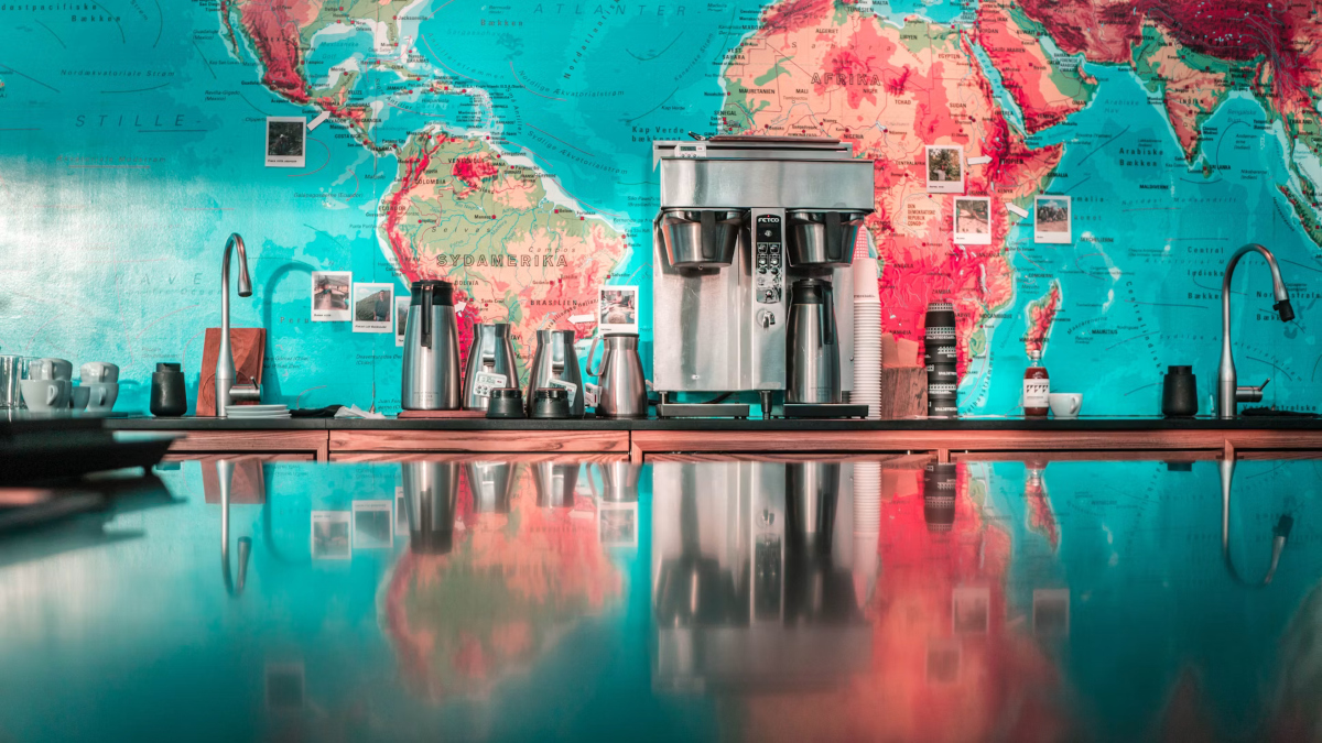 World map in the kitchen (Image: Miquel Pareira, Unsplash)